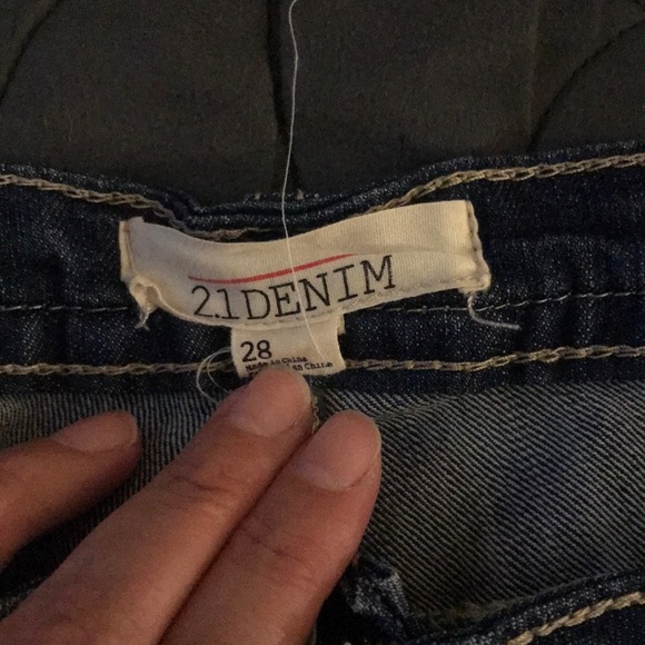 Short shorts - Picture 4 of 5